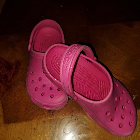 Sz 4 luscious pink CROCS 🌸 - Picture 1 of 5
